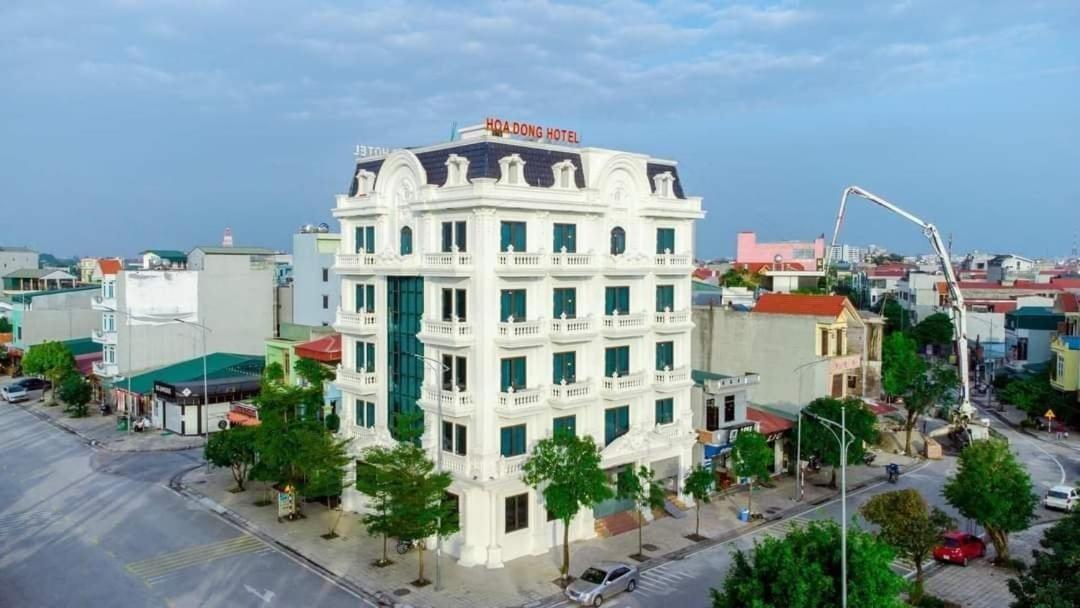 מלון Phu Ly Khach San Hoa Dong מראה חיצוני תמונה